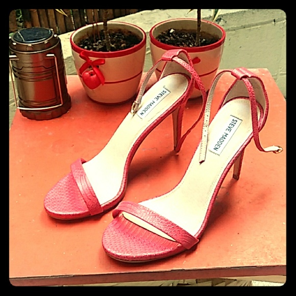 STEVE MADDEN Heels - Picture 1 of 4